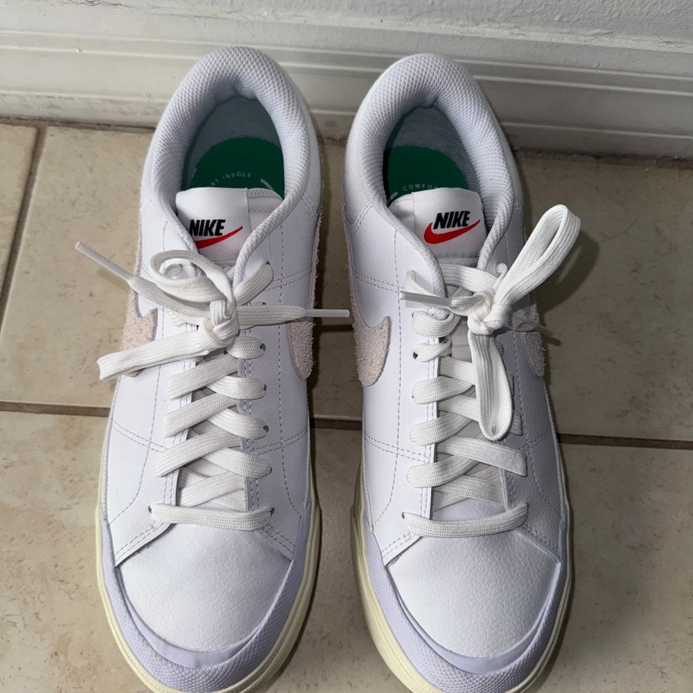 NIKE Courts